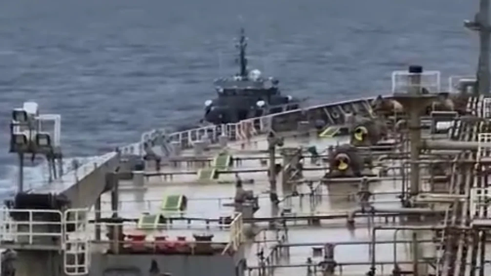 ВМС Эстонии попытались задержать судно «теневого флота» РФ в Финском заливе. На помощь ему прилетел российский истребитель Су-35