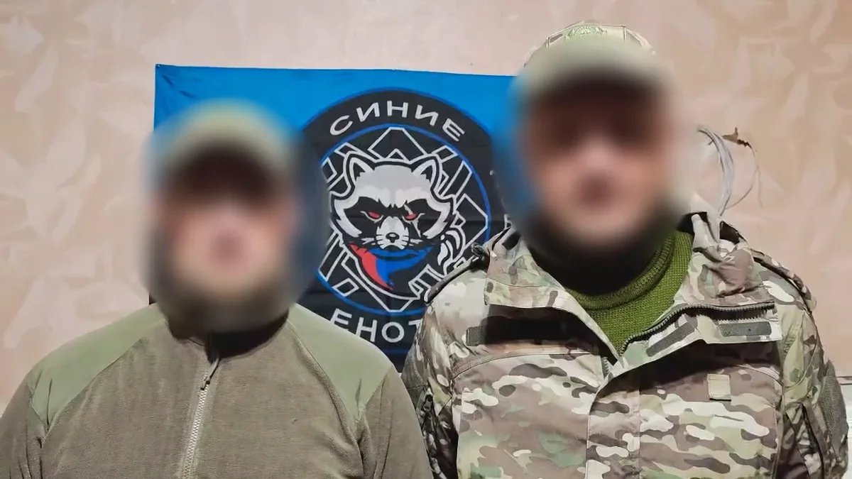 Скриншот из видеообращения военных на фоне флага подразделения «Синие еноты». Источник: Rutube