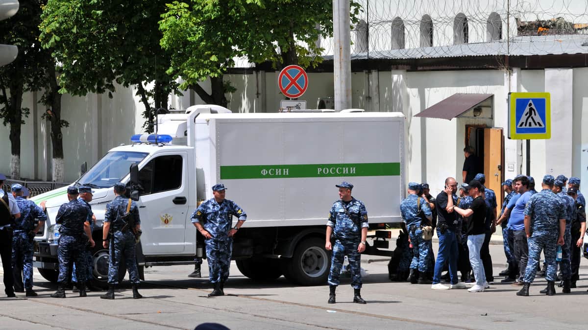 Этапируемый заключенный напал на конвоиров в поезде Владикавказ — Адлер