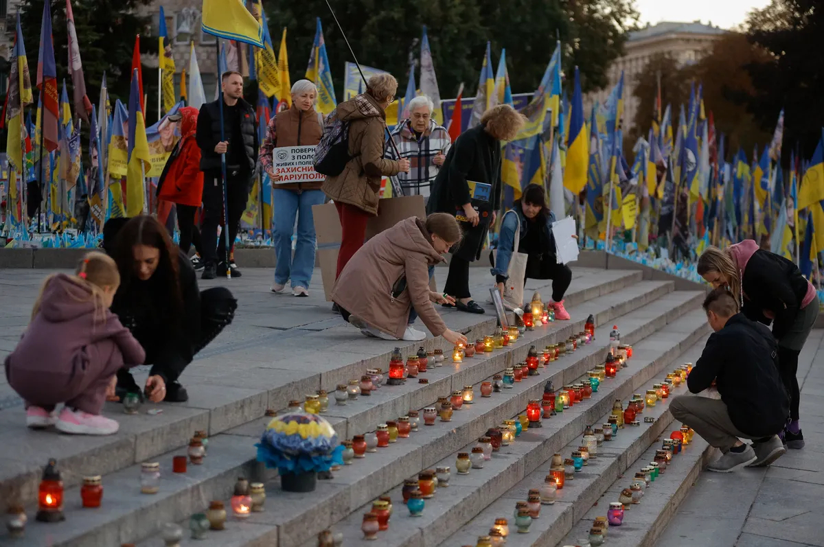 A makeshift memorial to Ukrainian servicemen and international volunteers on Independence Square in Kyiv, Ukraine, 26 September 2025. Photo: EPA / Sergey Dolzhenko