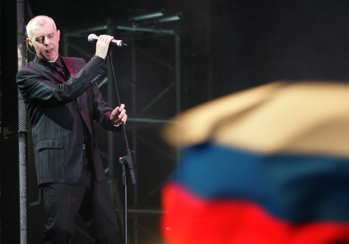 Нил Теннант выступает на концерте на Красной площади, Москва, 2 июля 2005 года. Фото: Сергей Карпухин / Reuters / Scanpix / LETA