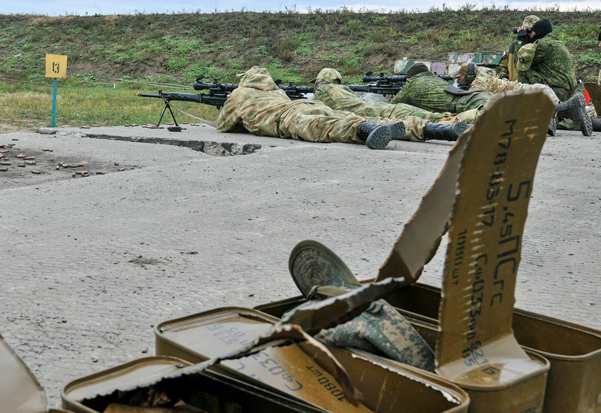 Российские призывники проходят военную подготовку на полигоне в Ростовской области на юге России, 4 октября 2022 года. Фото: Аркадий Будницкий / EPA