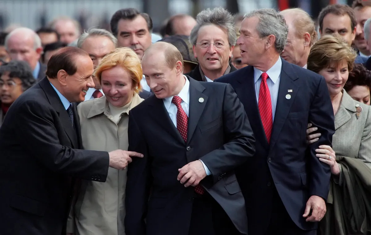 From left: Italian Prime Minister Silvio Berlusconi, Lyudmila Putina, Vladimir Putin, US President George W. Bush and his wife Laura attend the 60th anniversary of the end of World War II, 9 May 2005, Photo: EPA / ANATOLY MALTSEV