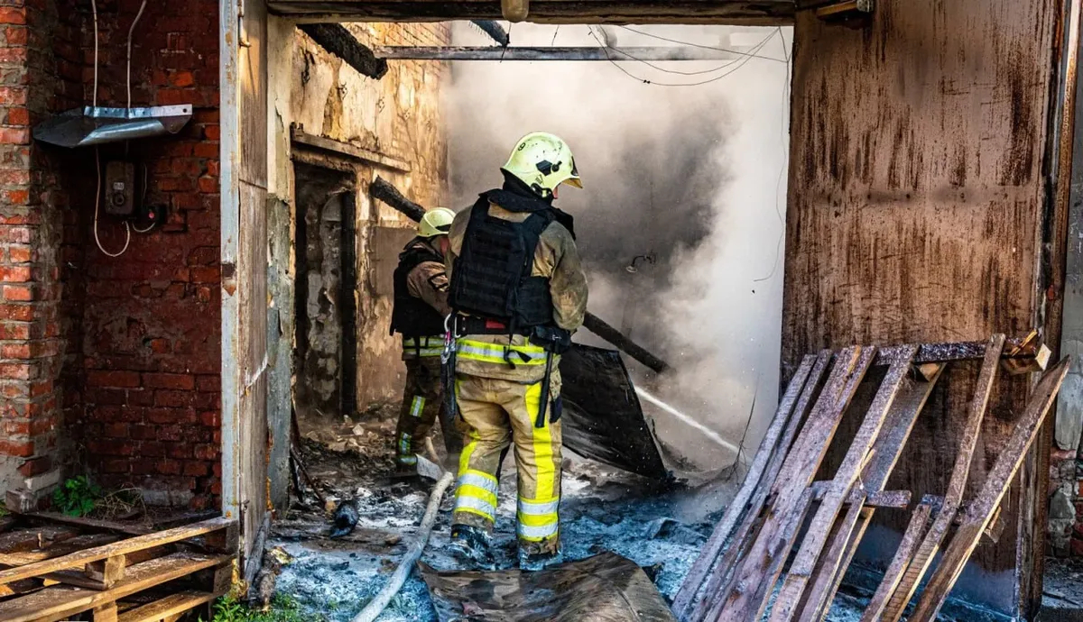 The aftermath of a missile strike on Kharkiv, Ukraine, 18 April 2025. Photo: Emergency services