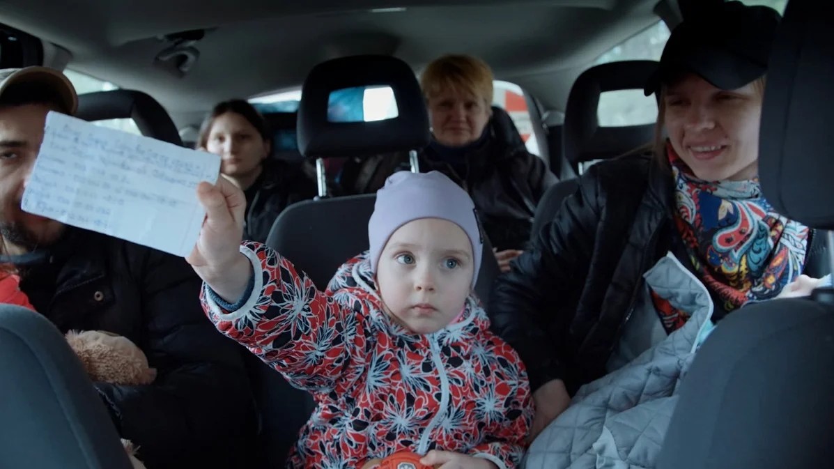Кадр из фильма «Как это было». Фото: <a href="https://usfa.gov.ua/press-center/u-kannakh-pokazhut-dokumentalnyy-film-zvidky-kudy-skd-dokd-pro-evakuaciyu-z-nebezpechny-i12901">Держкино</a>