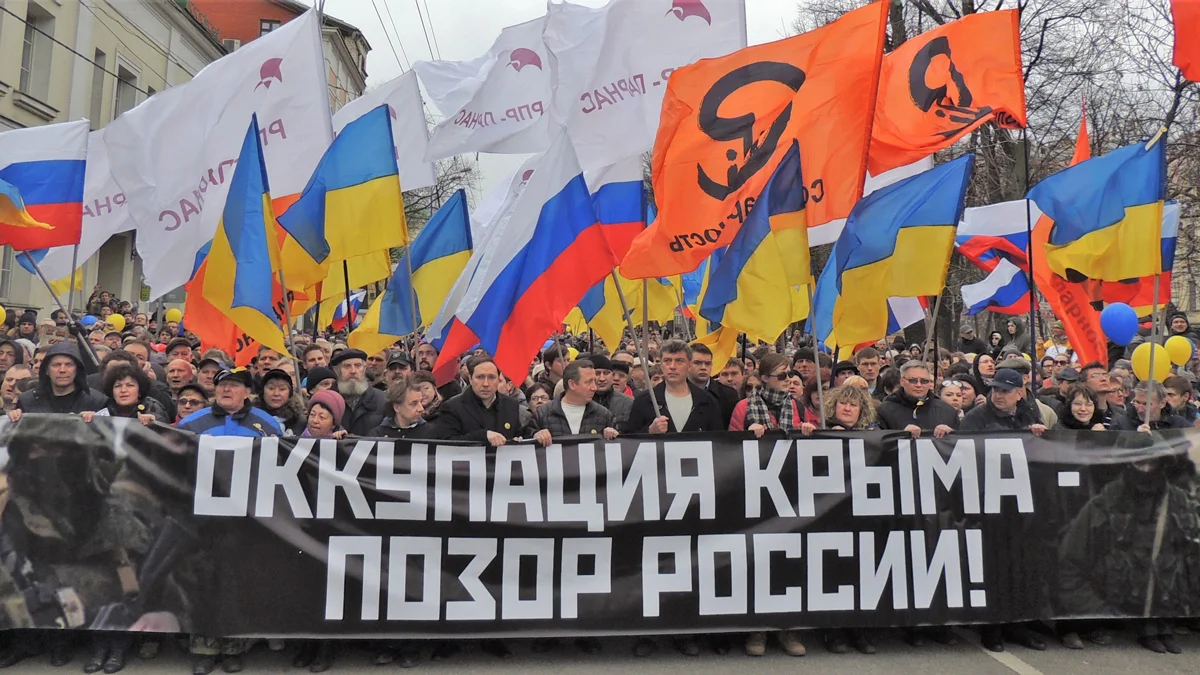 Борис Немцов во главе колонны «Марша мира», Москва, 15 марта 2014 года. Фото: Bogomolov.PL / Wikimedia (CC BY-SA 3.0)