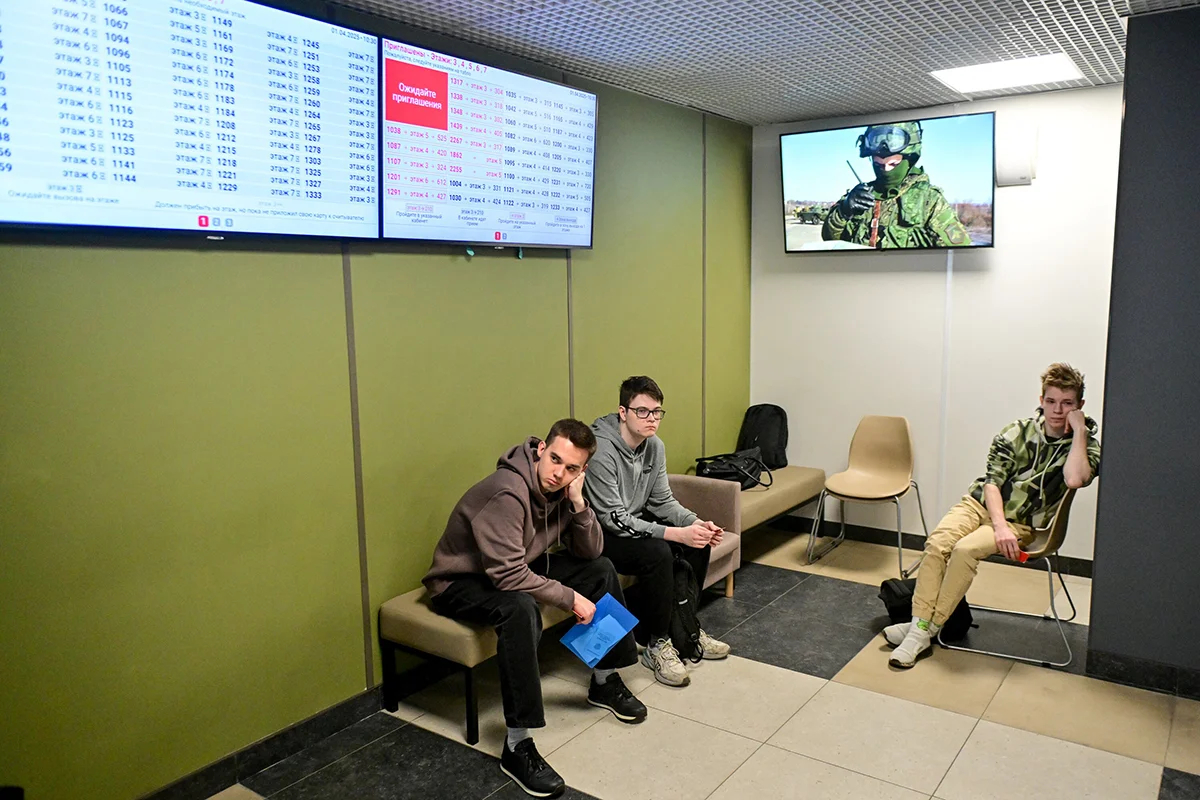 Призывники в едином пункте призыва Москва, 1 апреля 2025 года. Фото: Сергей Киселев / Агентство «Москва»