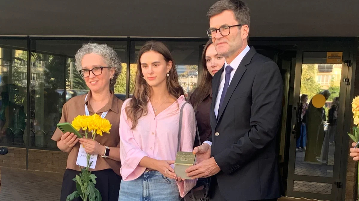 German Ambassador Heiko Thoms attends the Stolperstein-laying ceremony in Kyiv, Ukraine, September 23, 2025. Photo: Olga Musafirova