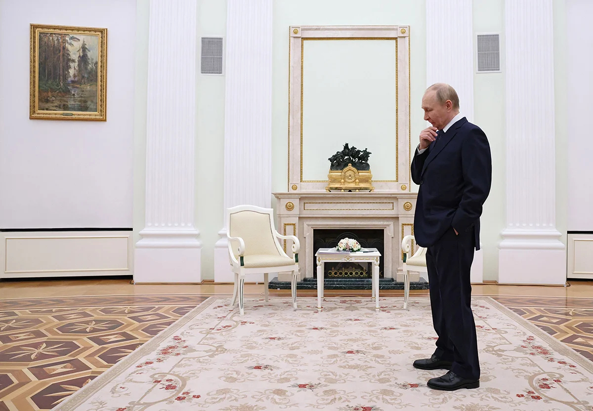 Владимир Путин перед встречей в Кремле с Александром Лукашенко, Москва, Россия, 26 сентября 2025 года. Фото: Рамиль Ситдиков / EPA