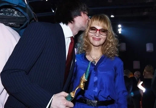 Данила Козловский с матерью Надеждой Звенигородской. Фото: Danila Kozlovky