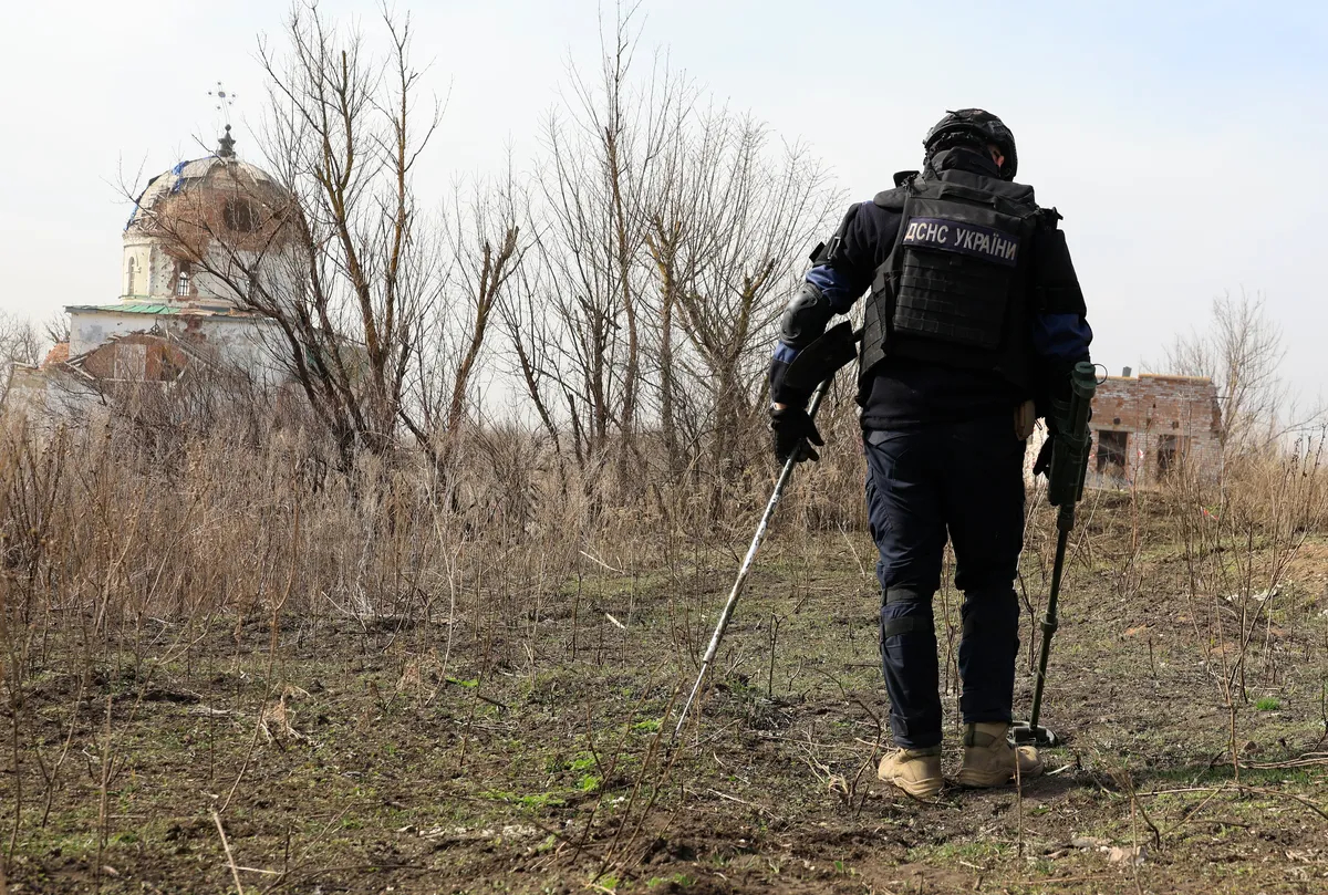 A Ukrainian sapper demines a field in the Kharkiv region, northeastern Ukraine, 12 March 2025. Photo: EPA / Sergey Kozlov