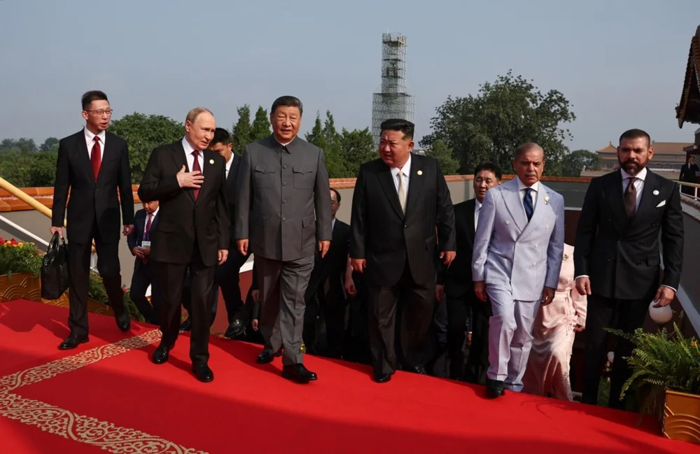 Vladimir Putin, Chinese President Xi Jinping, North Korean leader Kim Jong Un and Pakistani Prime Minister Shehbaz Sharif take their seats on the dais to watch the parade. Photo: EPA/ALEXANDER KAZAKOV/SPUTNIK/KREMLIN POOL