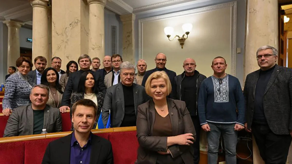 Андрей Парубий, Петр Порошенко, Ирина Геращенко и другие члены партии «Европейская солидарность». Фото: eurosolidarity.org