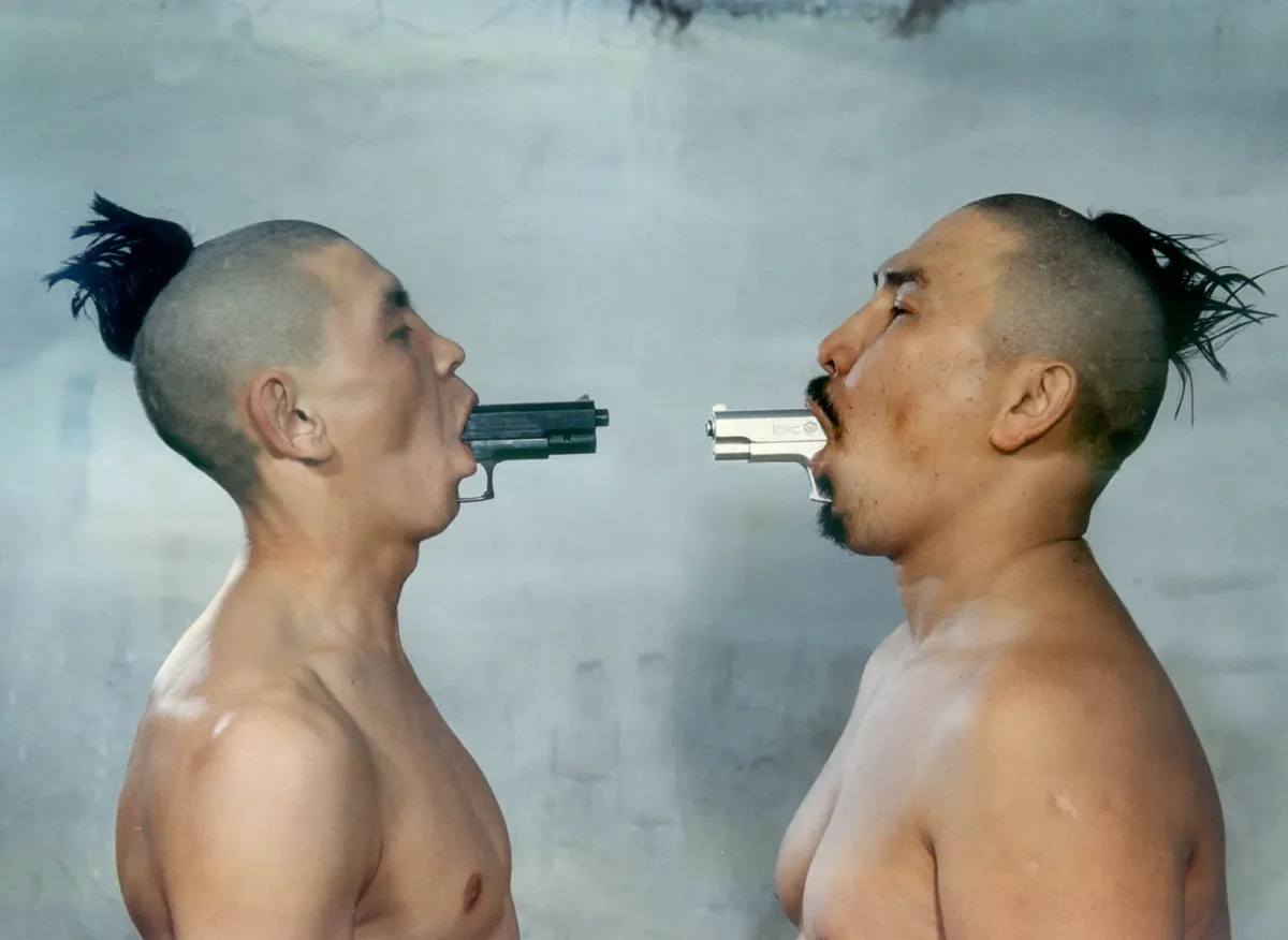 «Мой брат, мой враг», 2002. Фото: aspangallery.com