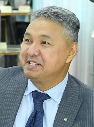 Азат Перуашев. Фото: <a href="https://commons.wikimedia.org/w/index.php?curid=92682361">Wikimedia Commons</a>, <a href="http://www.parlam.kz/en/mazhilis/ parlam.kz">47520</a>, CC BY 4.0