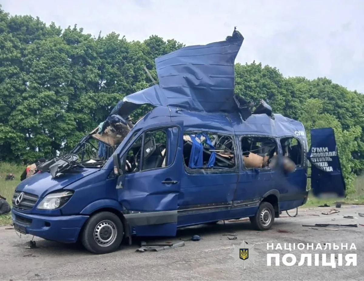 The minibus attacked by a Russian drone, Sumy region. Photo: Ukrainian police