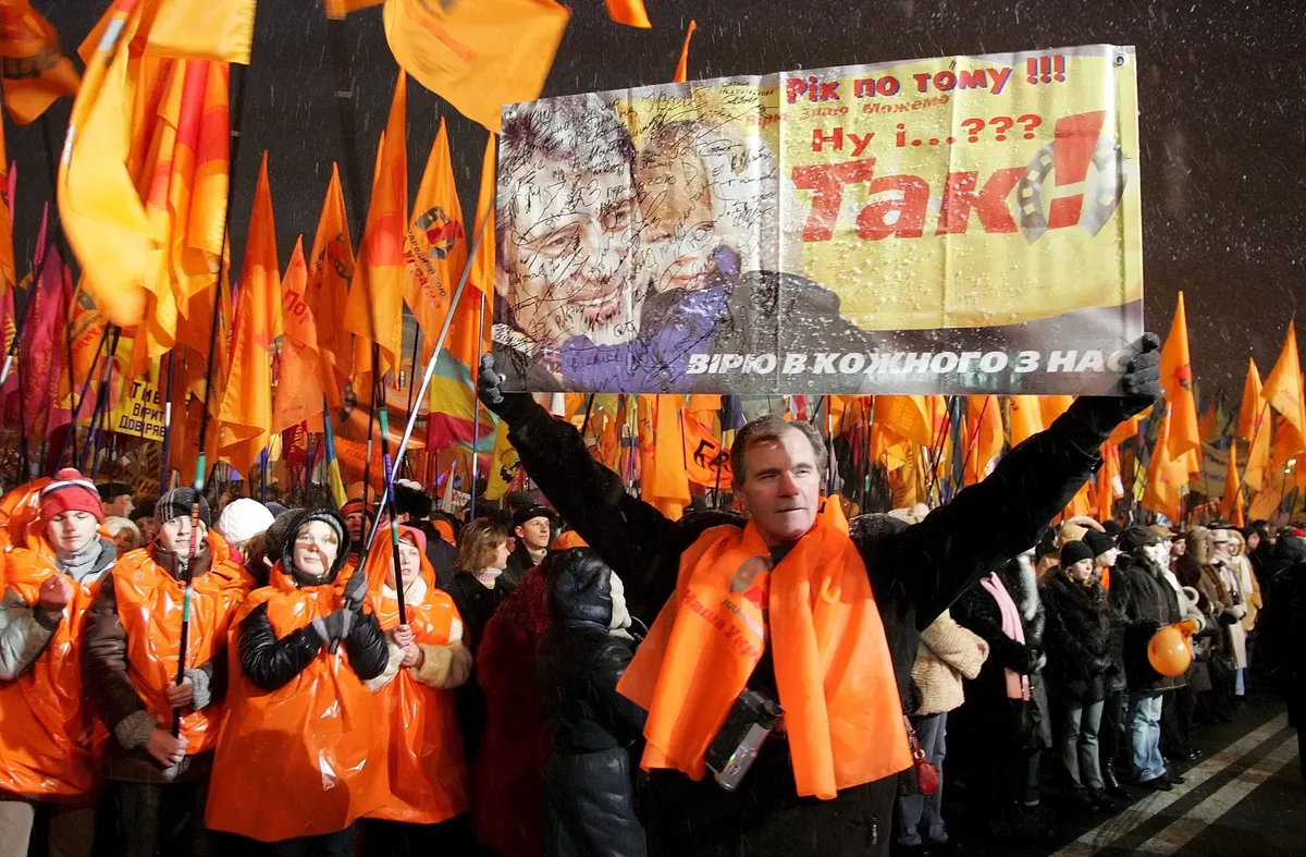 Ukrainians celebrate the first anniversary of the Orange Revolution in Kyiv, 22 November 2005. Photo: EPA / Sergey Dolzhenko