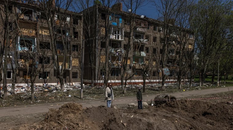 «Мы хоронили папу, а вокруг гремела артиллерийская канонада»
