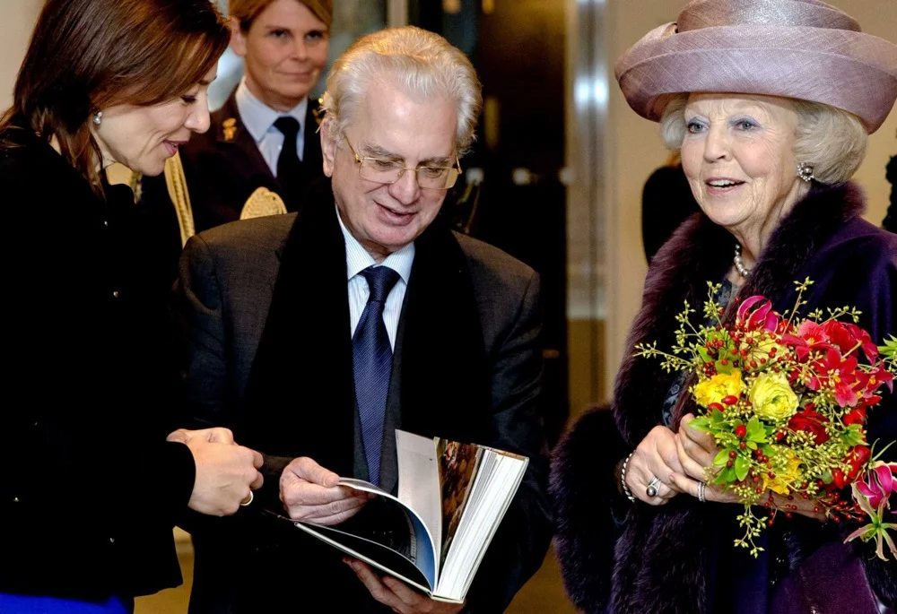 Princess Beatrix (R), Mikhail Piotrovsky (C), and museum director Cathelijne Broers (L), attend the official opening of an exhibition at Hermitage Amsterdam, 27 November 2015. Photo: EPA / SANDER KONING