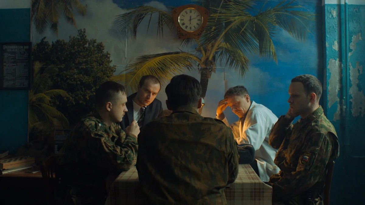 Кадр из сериала сериал «Аутсорс». Фото: SREDA Production Company