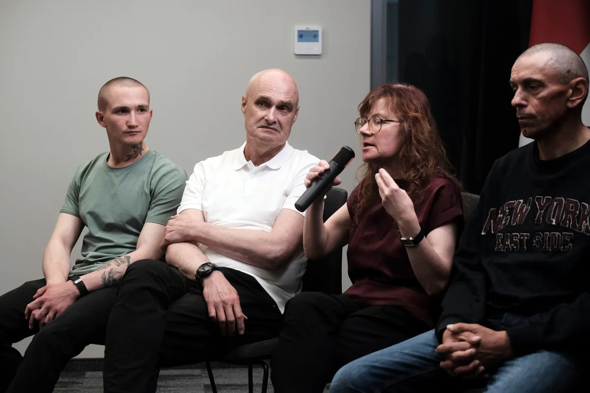 Кирилл Балахонов, Сергей Шелег, Наталья Дулина и Игорь Карней, освобожденные белорусскими властями, на пресс-конференции в Вильнюсе, Литва, 22 июня 2025 года. Фото: Valda Kalnina / EPA