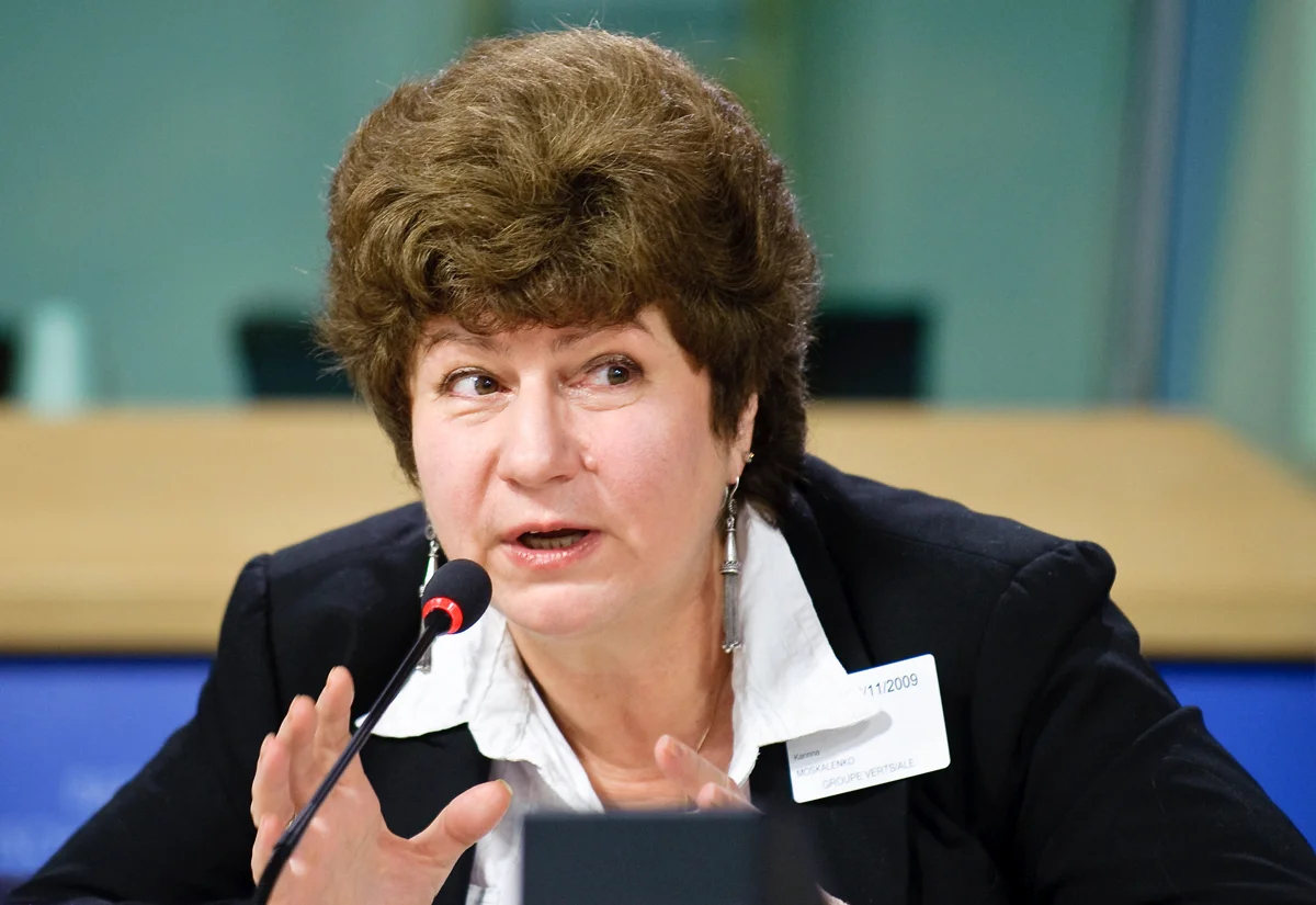Карина Москаленко выступает на пресс-конференции в Европарламенте, Брюссель, 18 ноября 2009 года. Фото: Wiktor Dabkowski / Photoshot / InterTOPICS / ddp / Vida Press