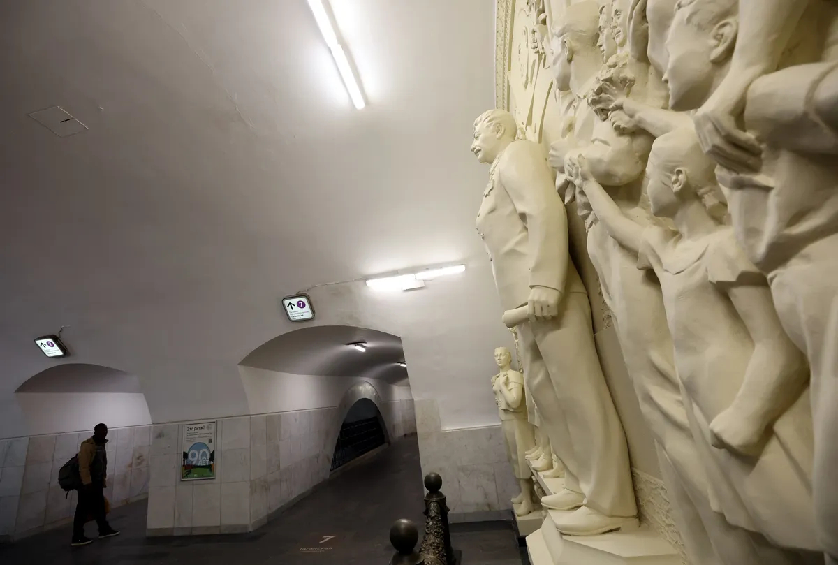 A replica of a sculpture of Joseph Stalin at the Taganskaya metro station in Moscow, Russia, 15 May 2025. Photo: EPA-EFE/MAXIM SHIPENKOV