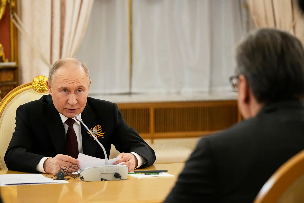 Владимир Путин во время встречи с Вучичем в Кремле, Москва, 9 мая 2025 года. Фото: Александр Земляниченко / AP / EPA