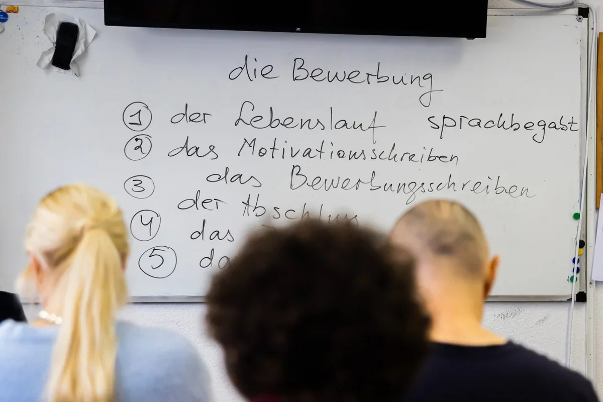 A German lesson at a Berlin language school, 9 November 2023. Photo: Christoph Soeder / dpa / picture-alliance / Scanpix / LETA