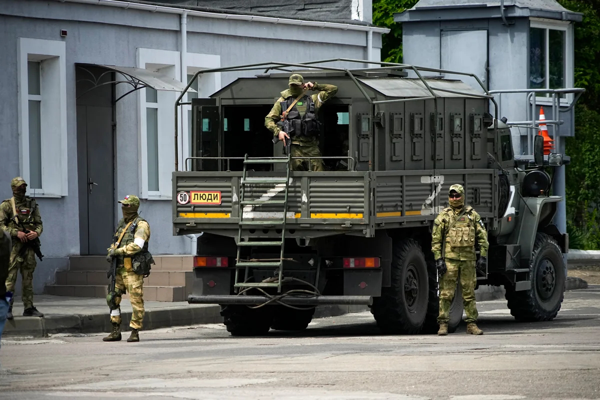 Российские солдаты в Херсоне, 20 мая 2022 года. Фото: AP Photo / Scanpix / LETA