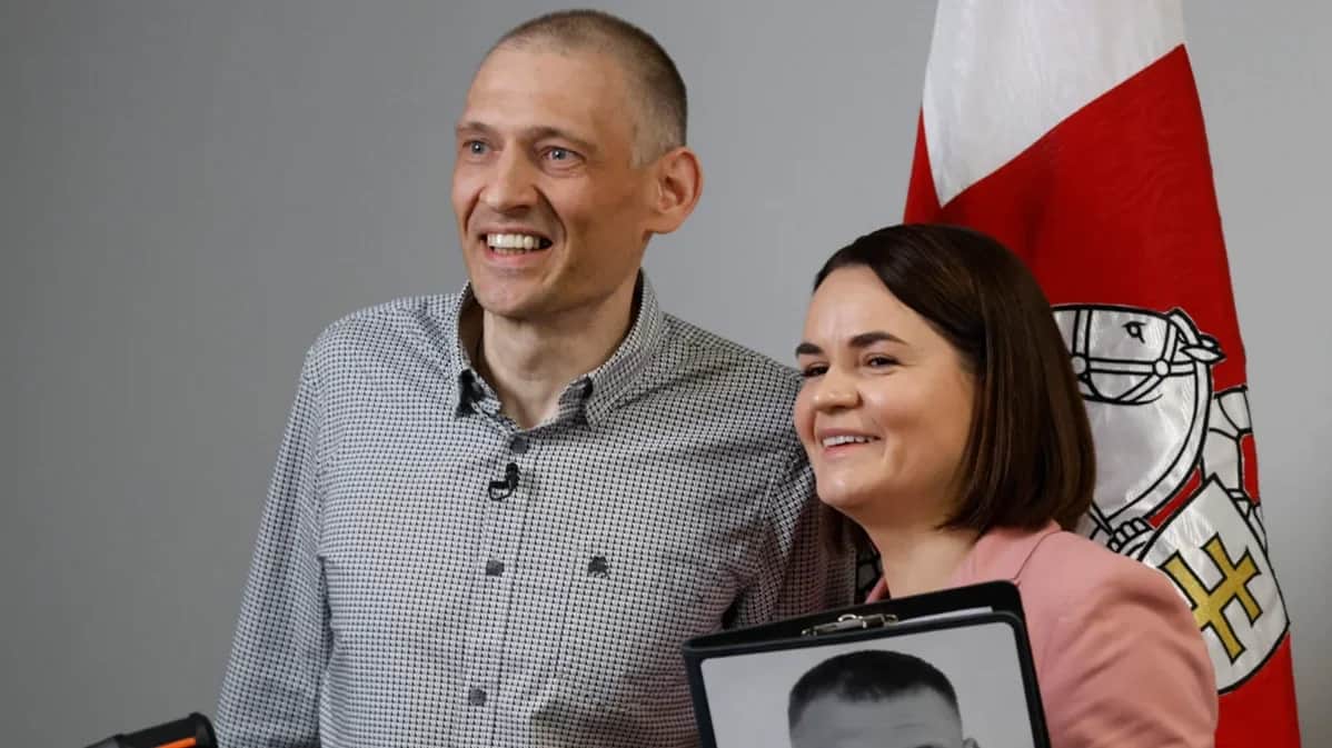 Siarhei Tsikhanouski and his wife Sviatlana at a press conference following his release, Vilnius, Lithuania, 21 June 2025. Photo: Petras Malukas / AFP / Scanpix / LETA