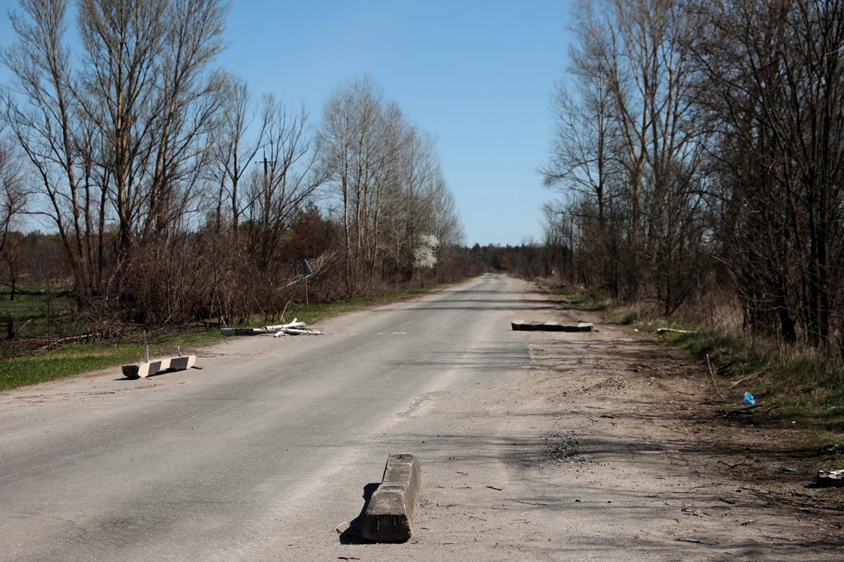 Дорога в Чернобыльской зоне отчуждения после вывода российских войск, Киевская область, Украина, 28 апреля 2022 года. Фото: Hennadii Minchenko / Ukrinform / Abaca / Sipa USA / Vida Press