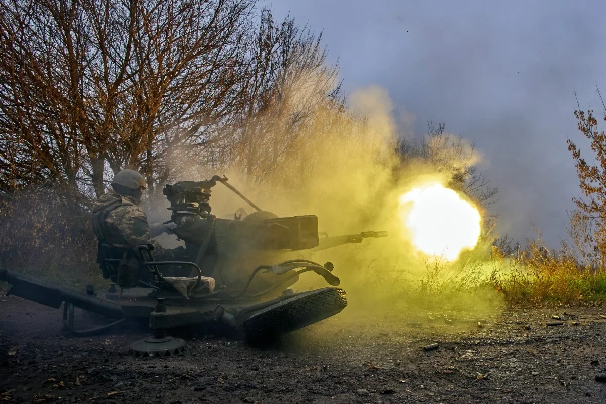A Ukrainian soldier fires from an anti-aircraft gun at a position near Kharkiv, November 2022. Photo: Sergey Kozlov / EPA-EFE