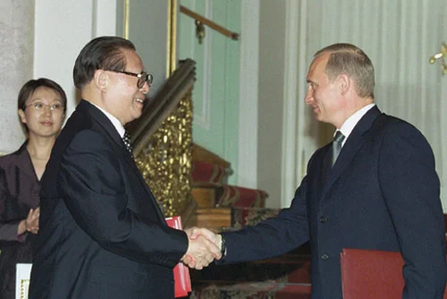 Владимир Путин и Цзян Цзэминь, 2001 год. Фото: Wikimedia Commons , CC BY 4.0