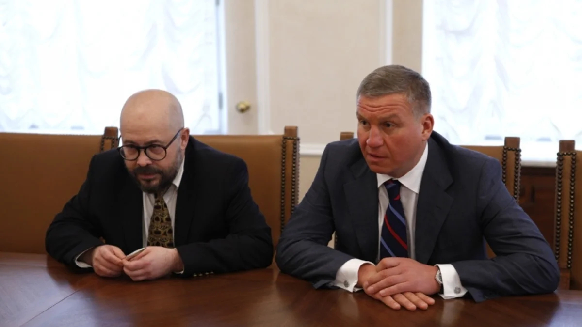 Алексей Бобров и Артем Биков. Фото: ДИП, пресс-служба мэрии Нижнего Тагила