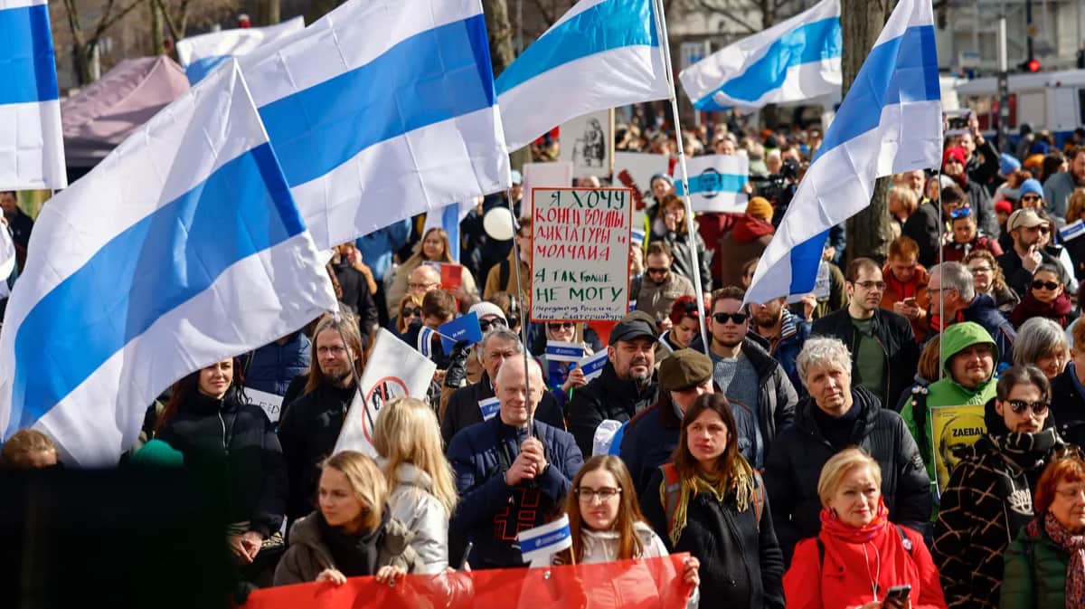 Акция протеста против режима Путина перед посольством России в Берлине, Германия, 17 марта 2024 года. Фото: Hannibal Hanschke / EPA-EFE