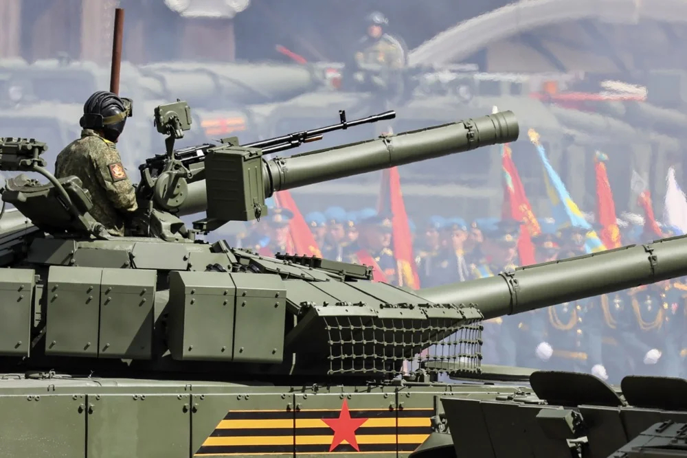A Russian serviceman on a T-72 battle tank takes part in Russia’s Victory Day parade in Moscow, 9 May 2025. Photo: EPA/YURI KOCHETKOV