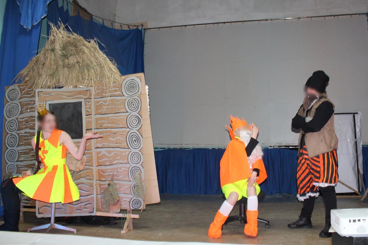 Спектакль по сказке «Летучий корабль» в исправительной колонии №3, январь 2025 года. Фото:  УФСИН России по Костромской области