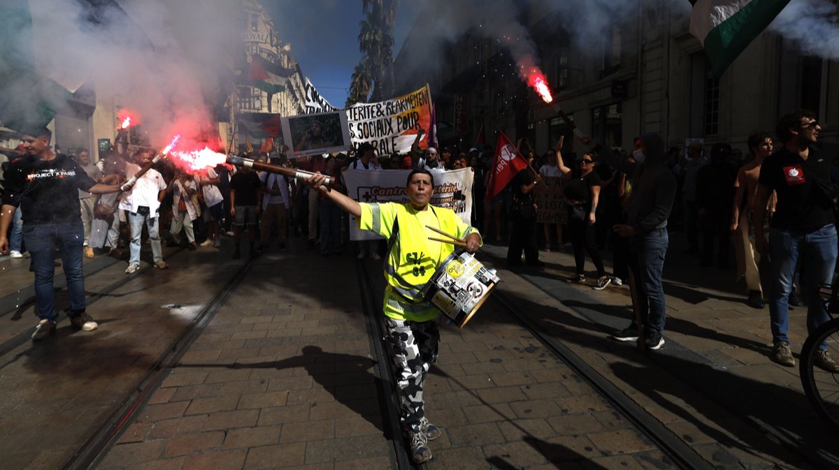 Во Франции попытались «заблокировать всё»