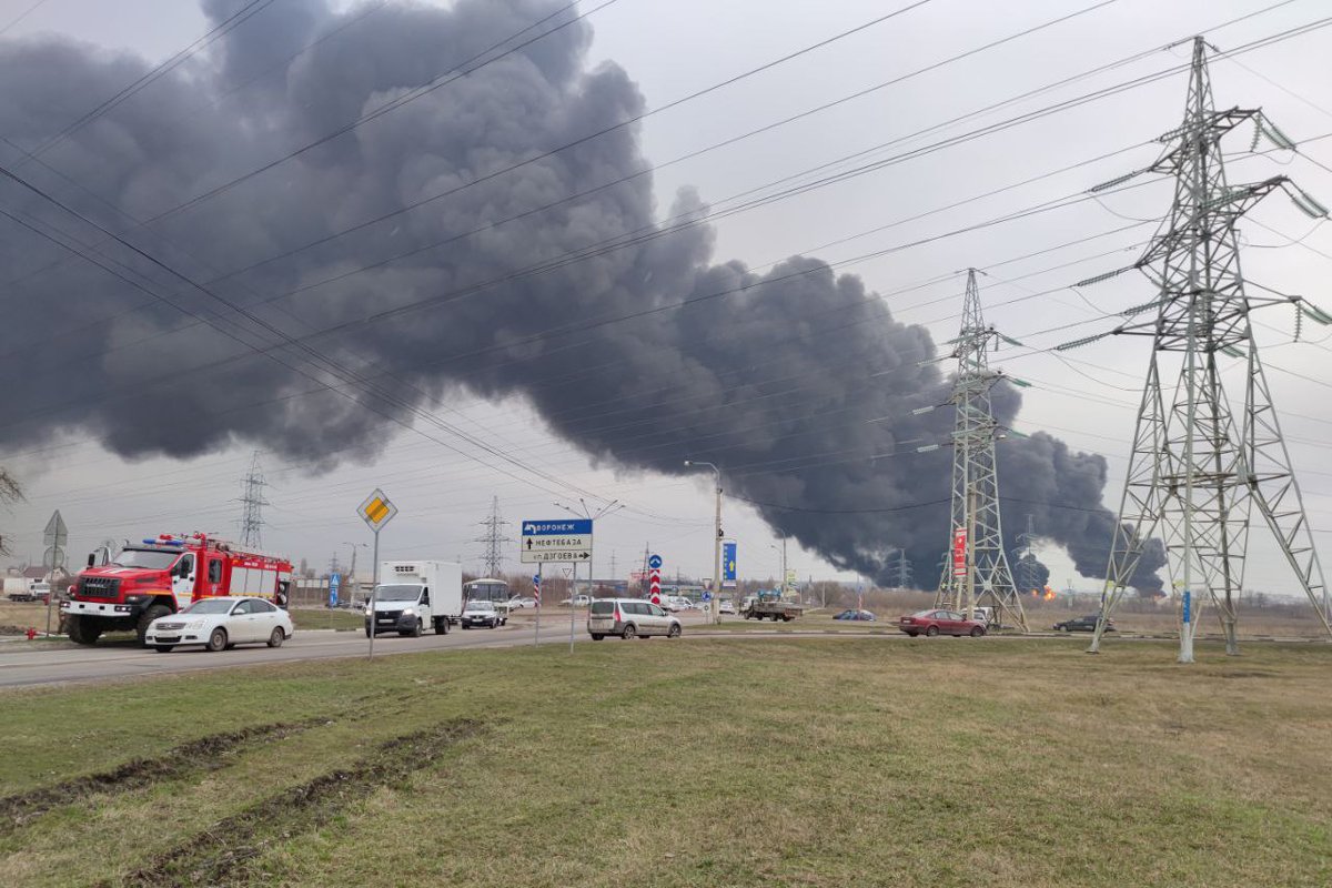 Последствия обстрела нефтебазы в Белгороде, 1 апреля 2022 год. Фото: Виктория Литвин