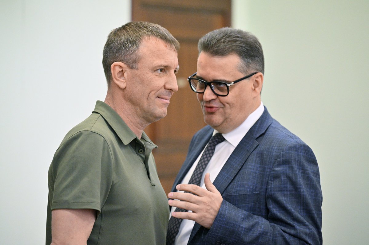 Иван Попов и его адвокат Сергей Буйновский, 7 августа 2024 года. Фото: Евгений Разумный / Коммерсантъ / Sipa USA / Vida Press