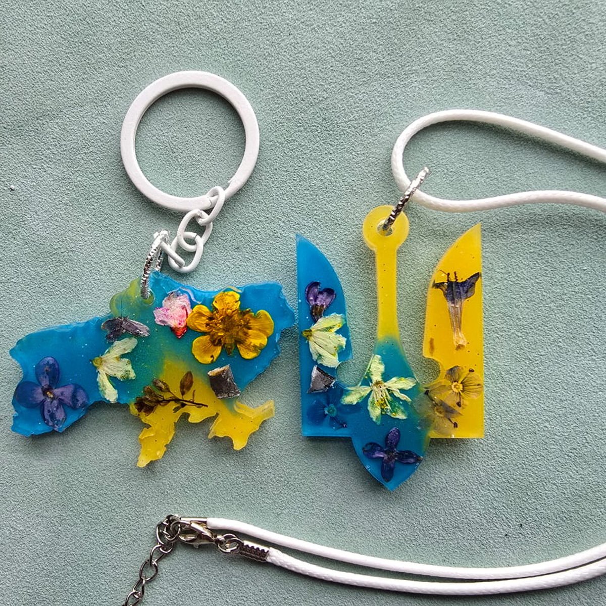 Украшения, созданные Анной. Фото: Анна Гин /  Facebook