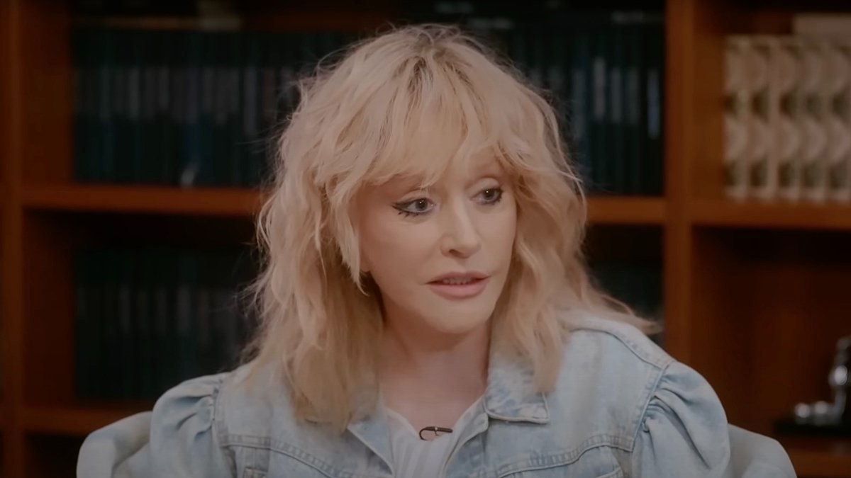 Кадр из видео интервью Пугачевой для ютуб-канала «Скажи Гордеевой»