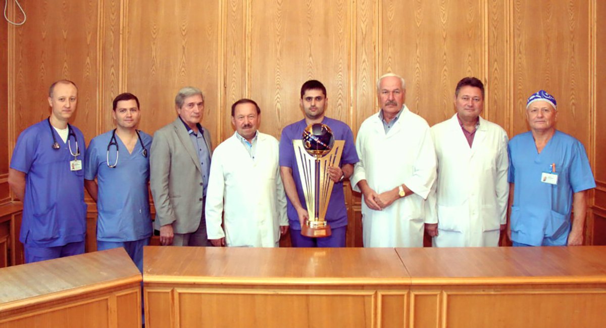 Групповой снимок, Институт имени академика Стражеско. Третий справа — профессор Лутай. Фото:  strazhesko.org.ua