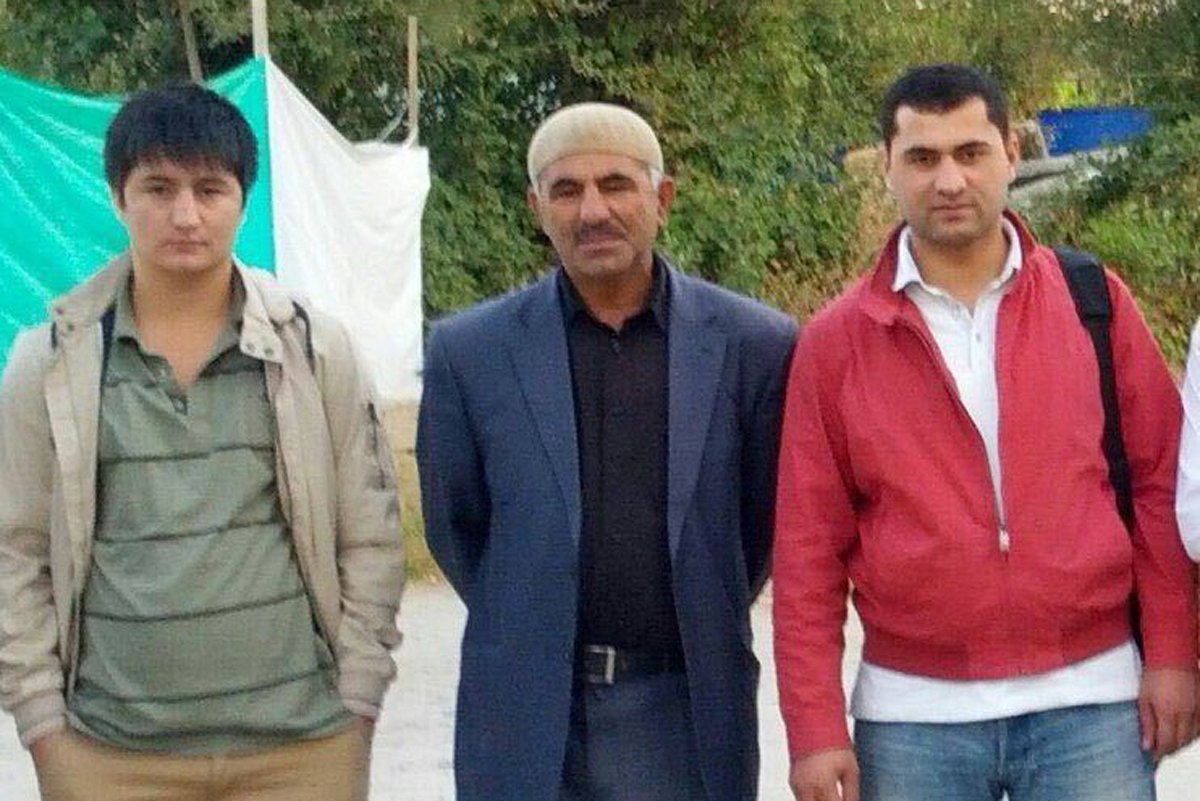 Мухамаджон с отцом в Таджикистане. Фото из личного архива героя