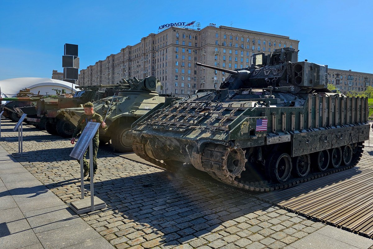 Выставка трофейного вооружения и техники на Поклонной горе в Москве, 1 мая 2024 года. Фото: АГН «Москва»
