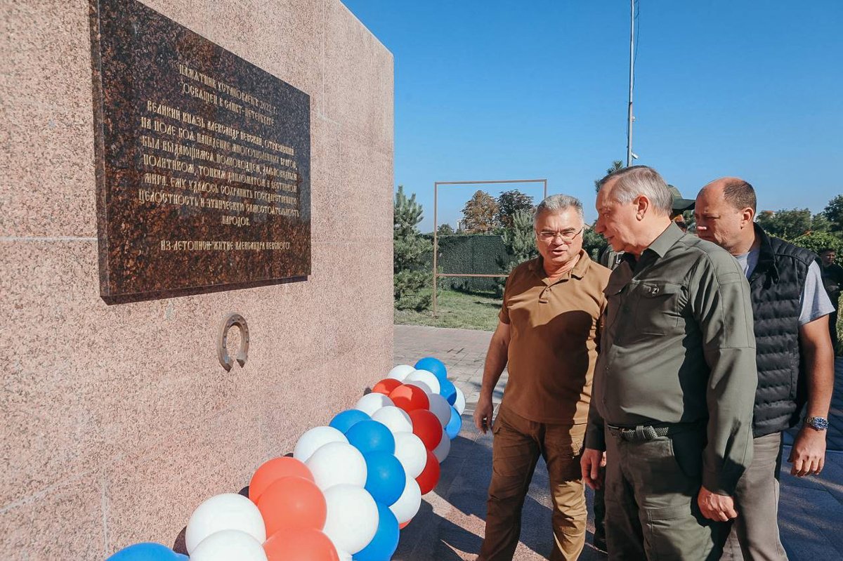 Губернатор Петербурга Александр Беглов на открытии памятника Александру Невскому в Мариуполе, 17 сентября 2022 года. Фото:  телеграм-канал Беглова