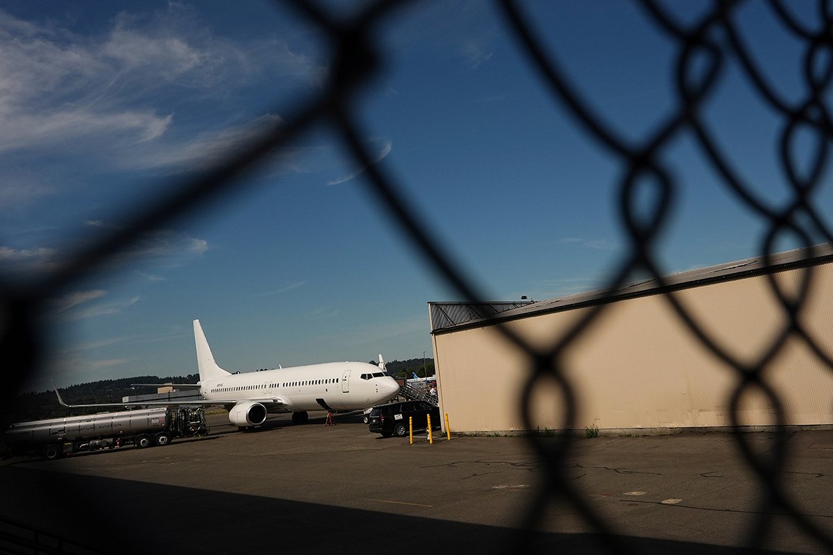 Рейс иммиграционной и таможенной службы США, вылетающий из международного аэропорта округа Кинг-Боинг Филд, Сиэтл, США, 23 августа 2025 года. Фото: AP / Scanpix / LETA
