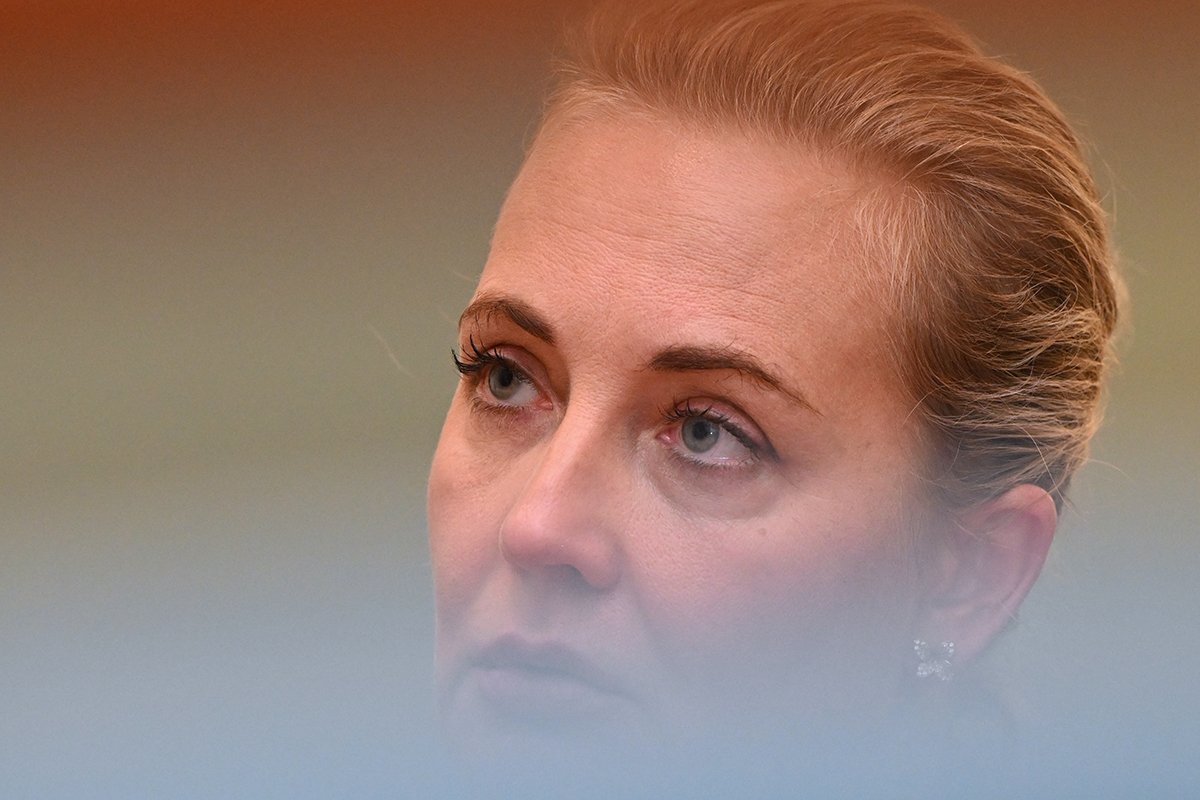 Юлия Навальная выступает во время встречи с лидером австралийской оппозиции Сусан Лей в здании парламента в Канберре, Австралия, 03 сентября 2025 года. Фото: Lukas Coch / EPA