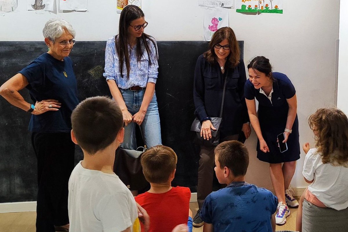 Джоан Баэз во время визита во Львов, 1 июля 2023 года. Фото: @ukrainecap_ /  Instagram